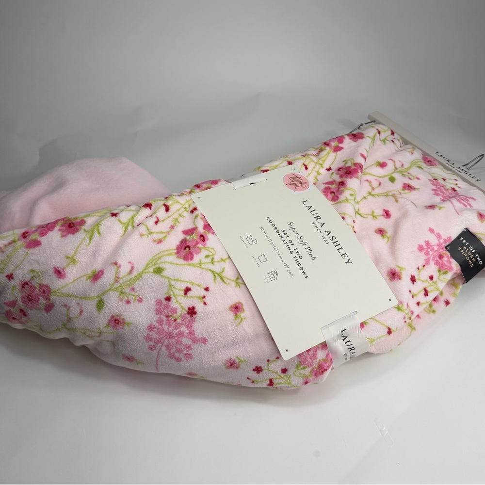 Laura Ashley Set of TWO Pink Plush Coordinating Throws ~ NWT ~ COQUETTE - Picture 3 of 8